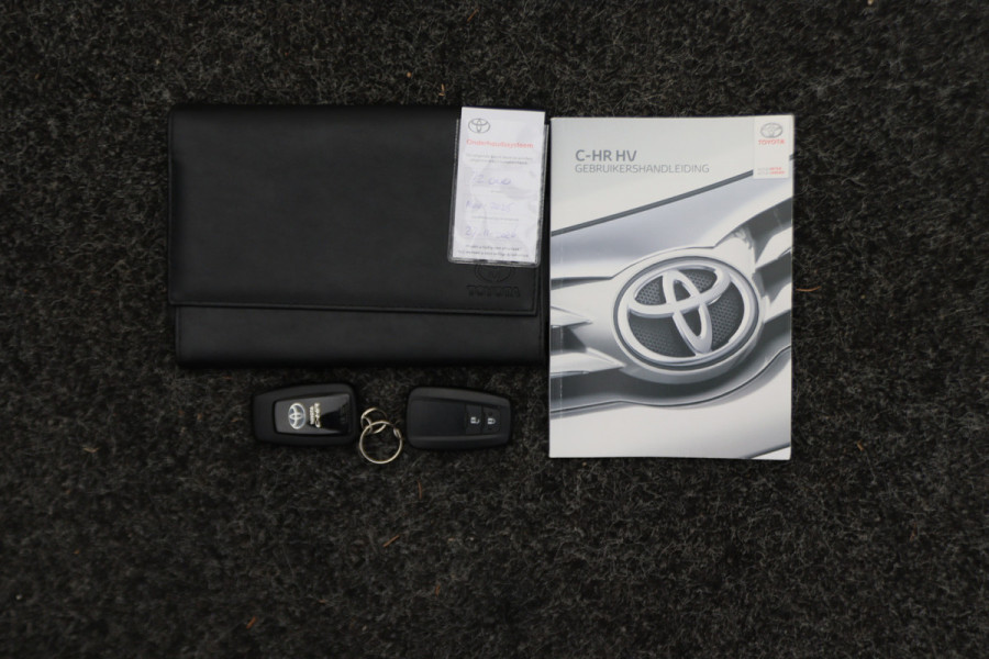 Toyota C-HR 1.8 Hybrid Dynamic Camera, Apple Carplay, Keyless, Lane Assist, ACC, LED, 18"