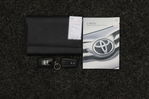 Toyota C-HR 1.8 Hybrid Dynamic Camera, Apple Carplay, Keyless, Lane Assist, ACC, LED, 18"