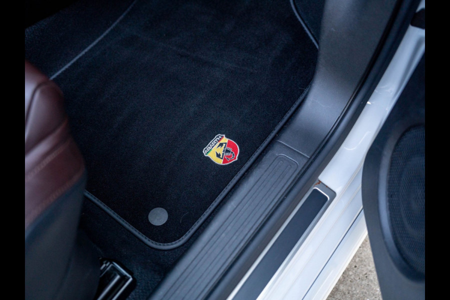 Abarth 595C 1.4 T-Jet 165PK Turismo / Xenon / Beats / Carplay / PDC