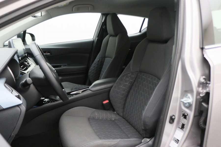 Toyota C-HR 1.8 Hybrid Dynamic Camera, Apple Carplay, Keyless, Lane Assist, ACC, LED, 18"