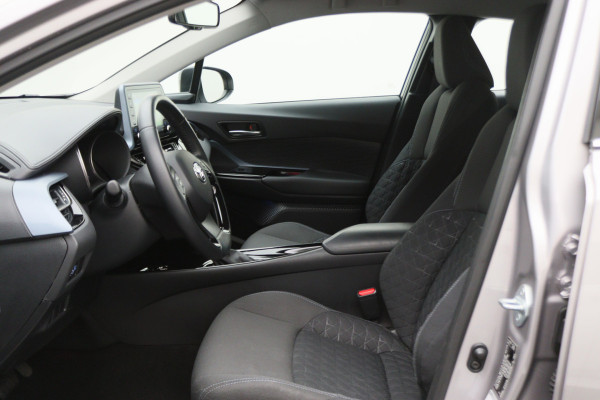 Toyota C-HR 1.8 Hybrid Dynamic Camera, Apple Carplay, Keyless, Lane Assist, ACC, LED, 18"