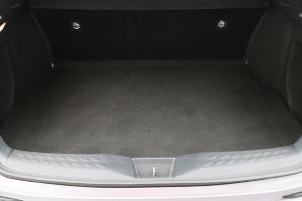 Toyota C-HR 1.8 Hybrid Dynamic Camera, Apple Carplay, Keyless, Lane Assist, ACC, LED, 18"