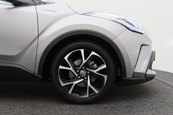 Toyota C-HR 1.8 Hybrid Dynamic Camera, Apple Carplay, Keyless, Lane Assist, ACC, LED, 18"