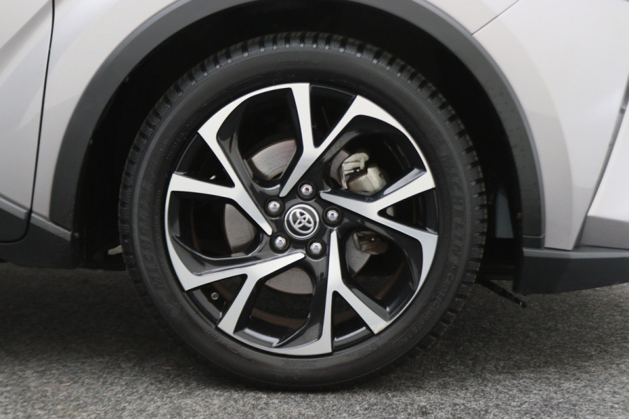 Toyota C-HR 1.8 Hybrid Dynamic Camera, Apple Carplay, Keyless, Lane Assist, ACC, LED, 18"