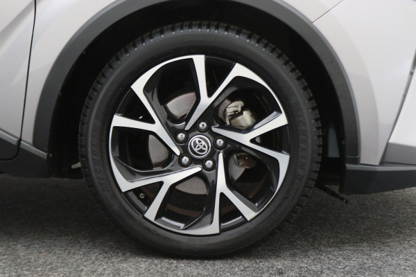 Toyota C-HR 1.8 Hybrid Dynamic Camera, Apple Carplay, Keyless, Lane Assist, ACC, LED, 18"