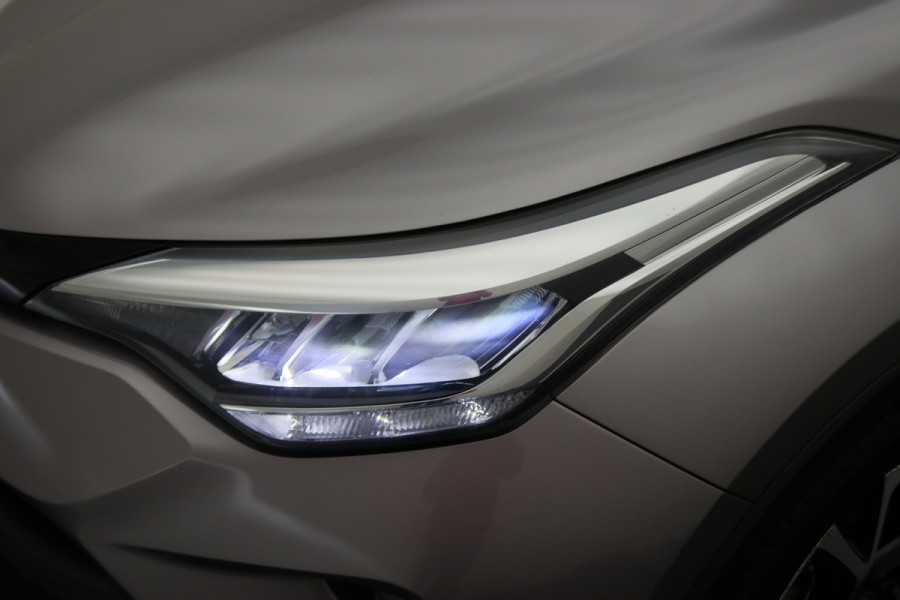 Toyota C-HR 1.8 Hybrid Dynamic Camera, Apple Carplay, Keyless, Lane Assist, ACC, LED, 18"