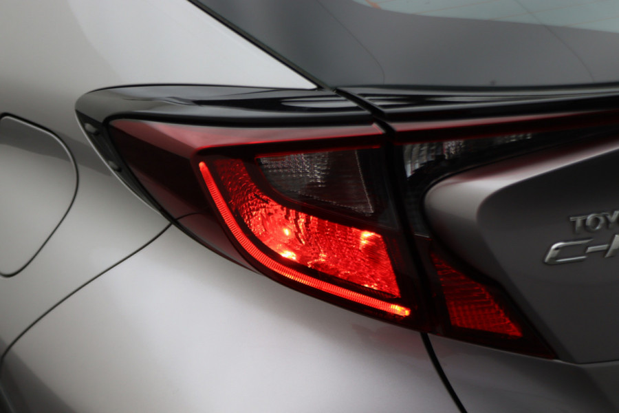 Toyota C-HR 1.8 Hybrid Dynamic Camera, Apple Carplay, Keyless, Lane Assist, ACC, LED, 18"