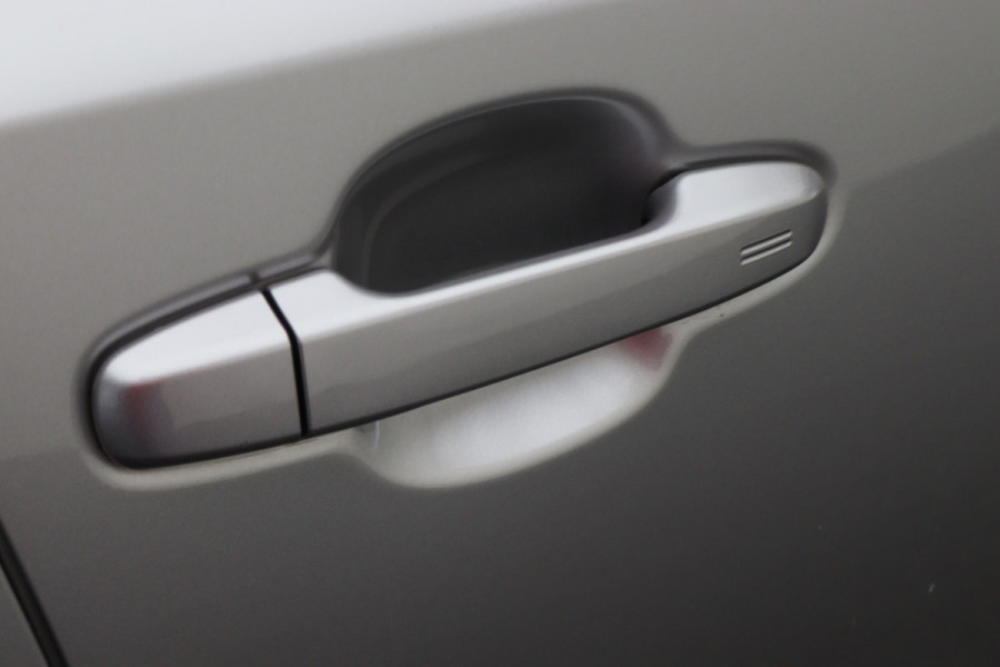 Toyota C-HR 1.8 Hybrid Dynamic Camera, Apple Carplay, Keyless, Lane Assist, ACC, LED, 18"