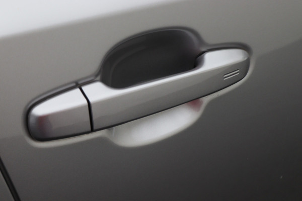 Toyota C-HR 1.8 Hybrid Dynamic Camera, Apple Carplay, Keyless, Lane Assist, ACC, LED, 18"