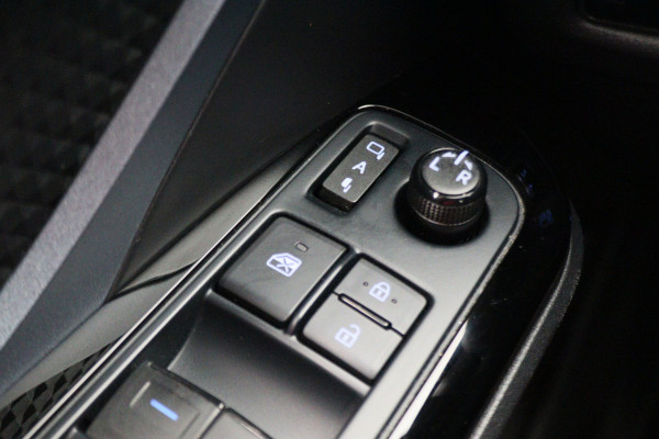 Toyota C-HR 1.8 Hybrid Dynamic Camera, Apple Carplay, Keyless, Lane Assist, ACC, LED, 18"