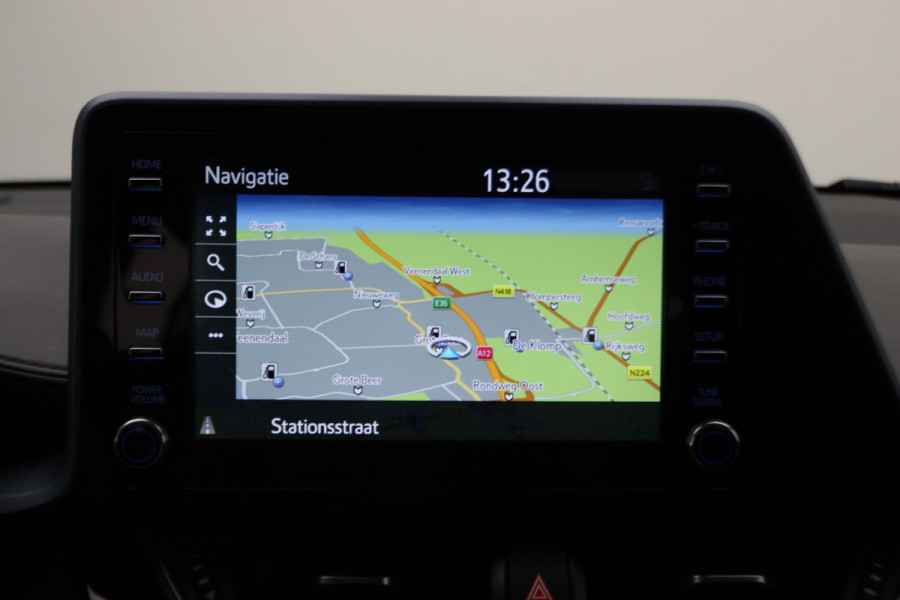 Toyota C-HR 1.8 Hybrid Dynamic Camera, Apple Carplay, Keyless, Lane Assist, ACC, LED, 18"