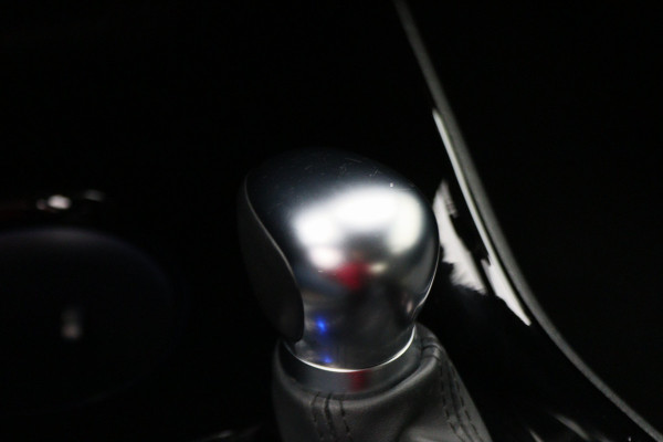 Toyota C-HR 1.8 Hybrid Dynamic Camera, Apple Carplay, Keyless, Lane Assist, ACC, LED, 18"