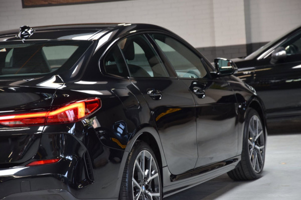 BMW 2 Serie Gran Coupé 218i *M-Pakket*Navi|Leder|Leder|2e Eig.|Dealer onderhouden