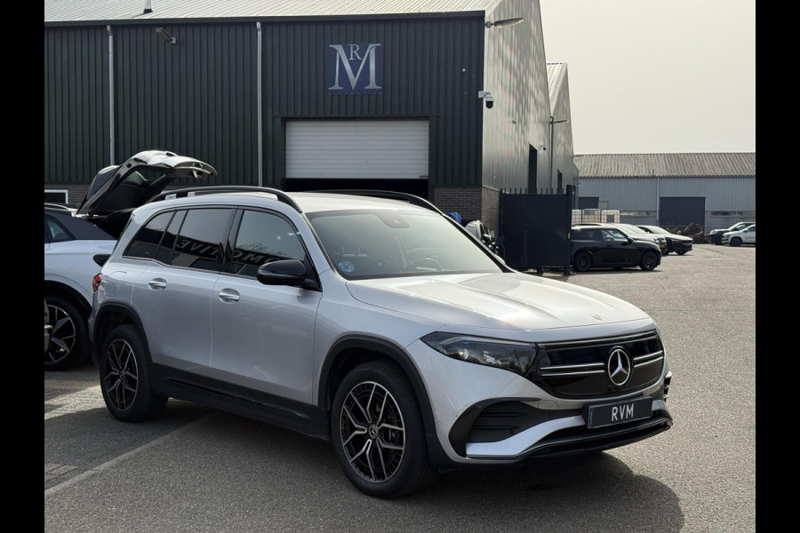 Mercedes-Benz EQB 250+ AMG Line 7p. 71 kWh | SOH 99% | 7 PERSOONS| ELEKTRISCHE ACHTERKLEP| STOELVERWARMING| DODE HOEK SENSOR| SFEERVERLICHTING| APPLE CARPLAY/ ANDROID AUTO