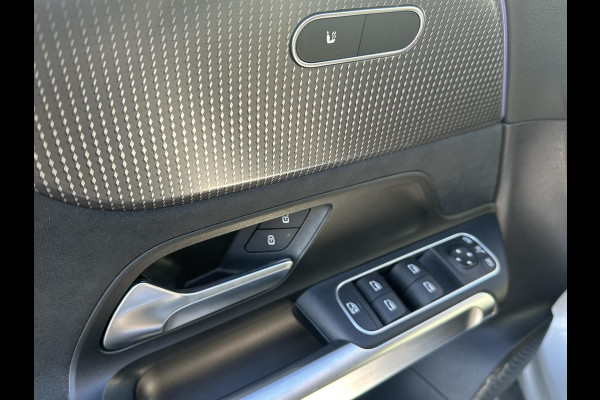 Mercedes-Benz EQB 250+ AMG Line 7p. 71 kWh | SOH 99% | 7 PERSOONS| ELEKTRISCHE ACHTERKLEP| STOELVERWARMING| DODE HOEK SENSOR| SFEERVERLICHTING| APPLE CARPLAY/ ANDROID AUTO
