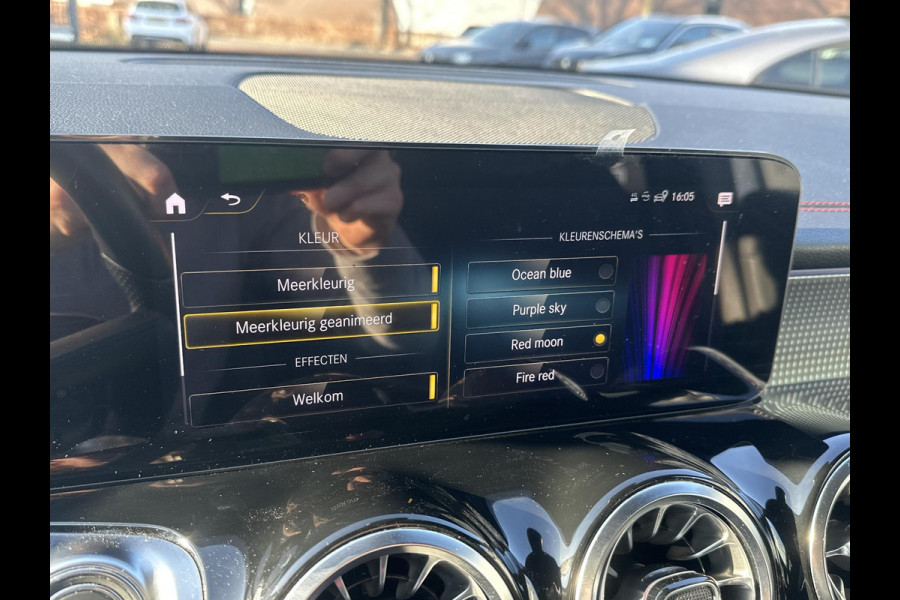 Mercedes-Benz EQB 250+ AMG Line 7p. 71 kWh | SOH 99% | 7 PERSOONS| ELEKTRISCHE ACHTERKLEP| STOELVERWARMING| DODE HOEK SENSOR| SFEERVERLICHTING| APPLE CARPLAY/ ANDROID AUTO