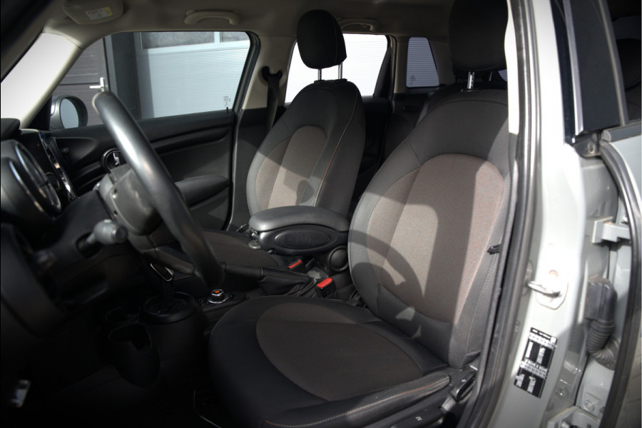 MINI Mini 1.5 Cooper | Apple Carplay | Navigatie | Cruise Control | Black Pack | Keyless | Automaat | NAP |