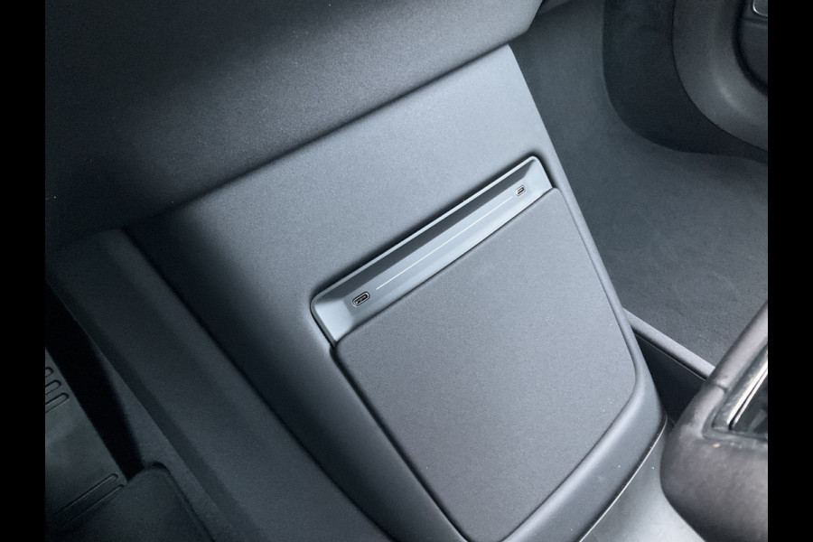 Polestar 3 Long range Dual motor 111 kWh 360° 22Inch B&W 1Eig Luchtver. Pano.dak