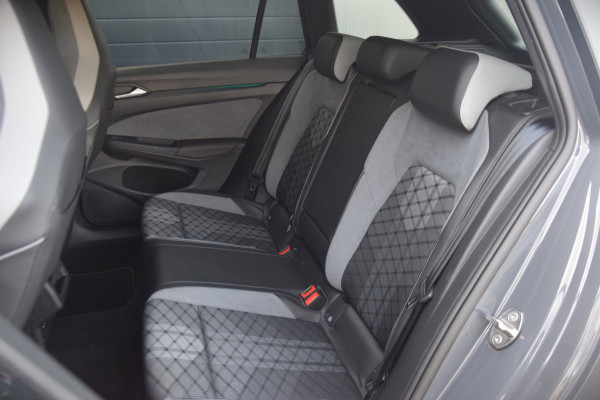 Volkswagen Golf Variant 1.5 TSI R-Line Panoramadak / Stoel en stuurverwarming / Trekhaak elektrisch /