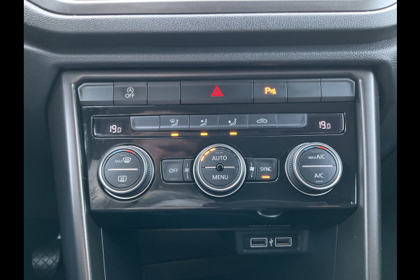 Volkswagen T-Roc 1.0 TSI Style DAB Navi PDC Trekhaak Hoge zit Bluetooth