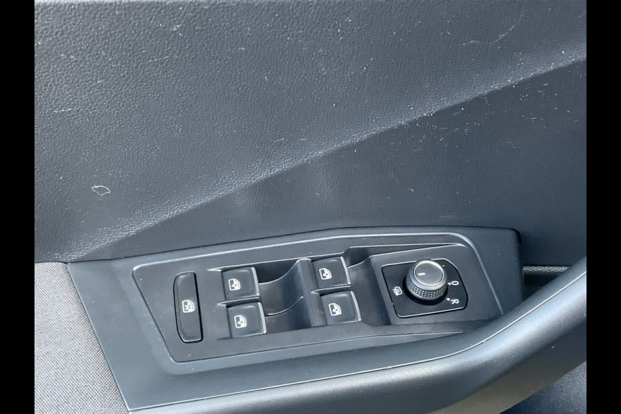 Volkswagen T-Roc 1.0 TSI Style DAB Navi PDC Trekhaak Hoge zit Bluetooth