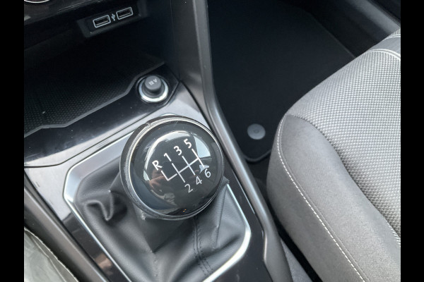 Volkswagen T-Roc 1.0 TSI Style DAB Navi PDC Trekhaak Hoge zit Bluetooth