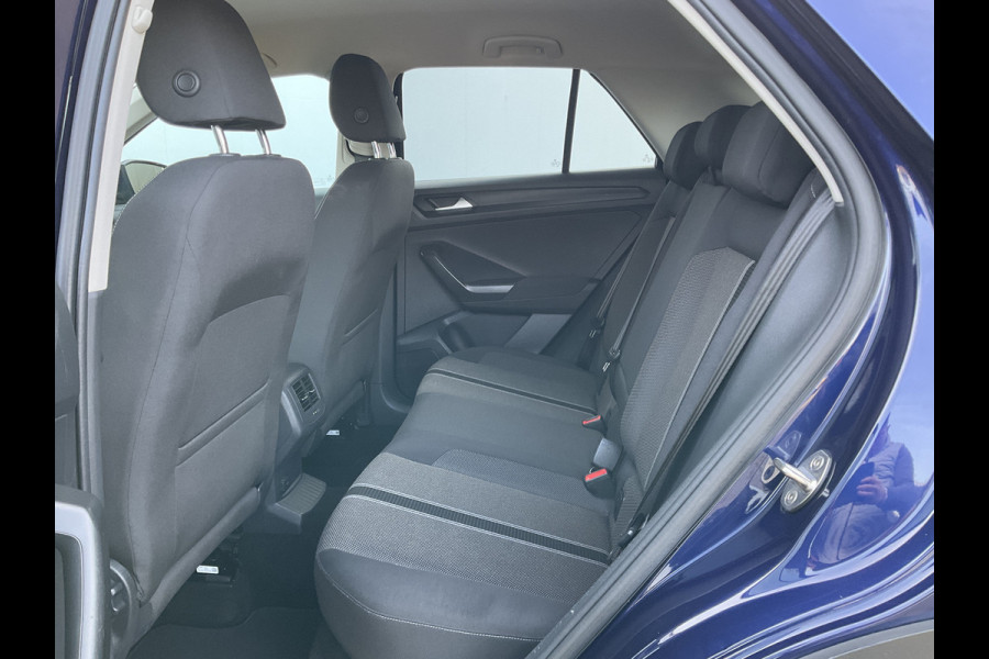 Volkswagen T-Roc 1.0 TSI Style DAB Navi PDC Trekhaak Hoge zit Bluetooth
