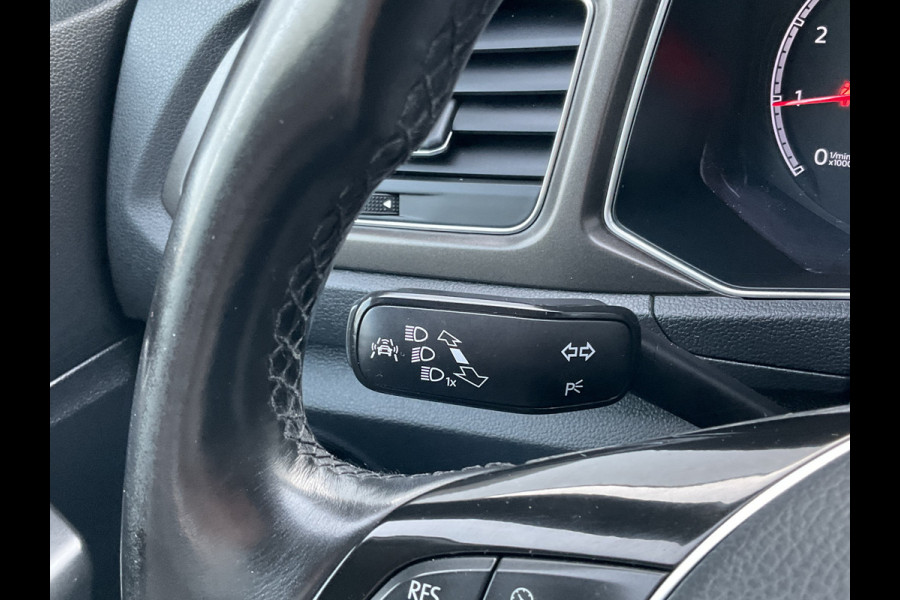 Volkswagen T-Roc 1.0 TSI Style DAB Navi PDC Trekhaak Hoge zit Bluetooth