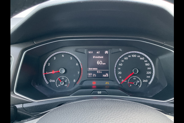 Volkswagen T-Roc 1.0 TSI Style DAB Navi PDC Trekhaak Hoge zit Bluetooth
