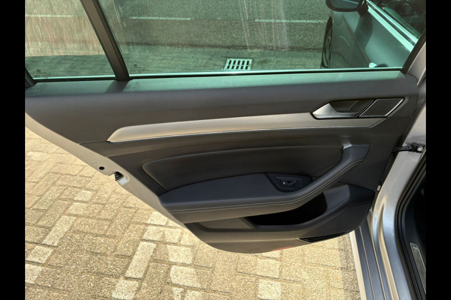 Volkswagen Passat Variant 1.5 TSI Highline R-LINE LEER,MASSAGE,CAMERA,AUTOMAAR,NIEUW-APK