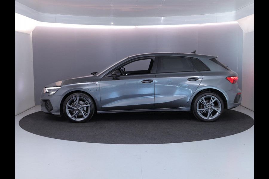Audi Q3 45 TFSI e S edition 245pk | Parkeercamera | Navigatie| 20 inch Lichtmetalen velgen | 3 spaaks afgevlakt stuurwiel