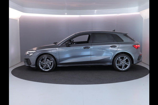 Audi Q3 45 TFSI e S edition 245pk | Parkeercamera | Navigatie| 20 inch Lichtmetalen velgen | 3 spaaks afgevlakt stuurwiel