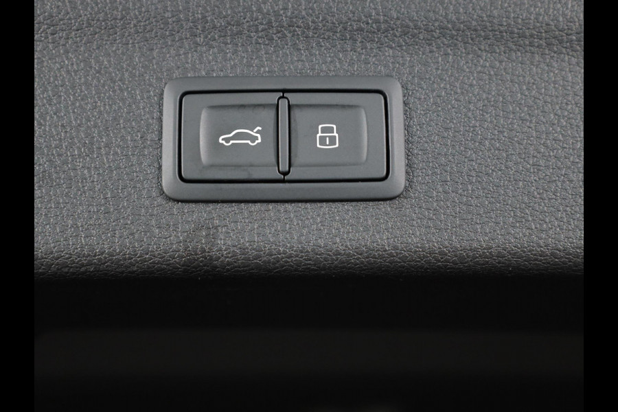 Audi Q3 45 TFSI e S edition 245pk | Parkeercamera | Navigatie| 20 inch Lichtmetalen velgen | 3 spaaks afgevlakt stuurwiel