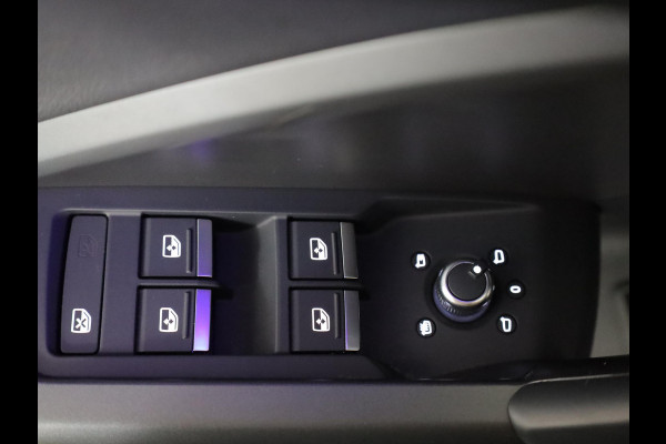 Audi Q3 45 TFSI e S edition 245pk | Parkeercamera | Navigatie| 20 inch Lichtmetalen velgen | 3 spaaks afgevlakt stuurwiel