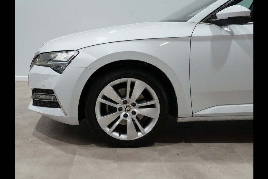 Škoda Superb Combi 1.4 TSI iV 204pk Business Edition Plus Trekhaak Camera 18"velgen Android/Carplay Keyless 215