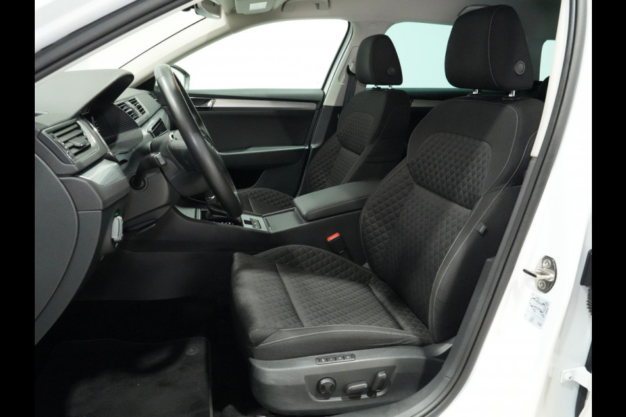 Škoda Superb Combi 1.4 TSI iV 204pk Business Edition Plus Trekhaak Camera 18"velgen Android/Carplay Keyless 215