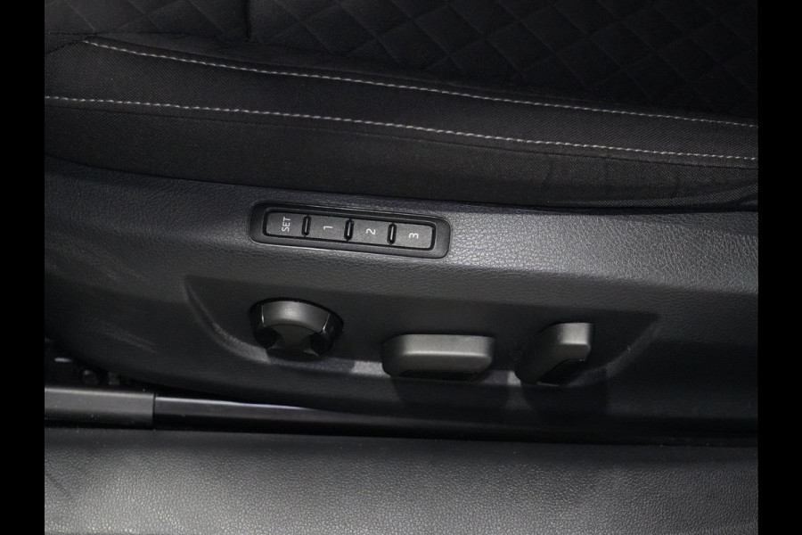 Škoda Superb Combi 1.4 TSI iV 204pk Business Edition Plus Trekhaak Camera 18"velgen Android/Carplay Keyless 215