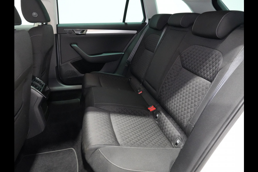 Škoda Superb Combi 1.4 TSI iV 204pk Business Edition Plus Trekhaak Camera 18"velgen Android/Carplay Keyless 215