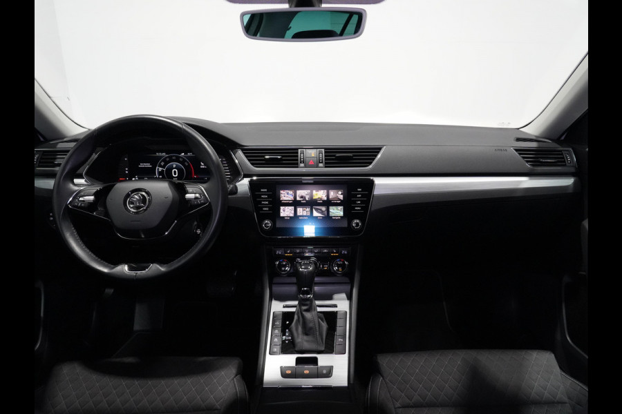 Škoda Superb Combi 1.4 TSI iV 204pk Business Edition Plus Trekhaak Camera 18"velgen Android/Carplay Keyless 215