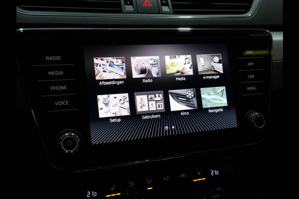 Škoda Superb Combi 1.4 TSI iV 204pk Business Edition Plus Trekhaak Camera 18"velgen Android/Carplay Keyless 215