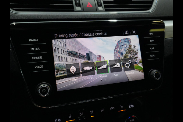 Škoda Superb Combi 1.4 TSI iV 204pk Business Edition Plus Trekhaak Camera 18"velgen Android/Carplay Keyless 215