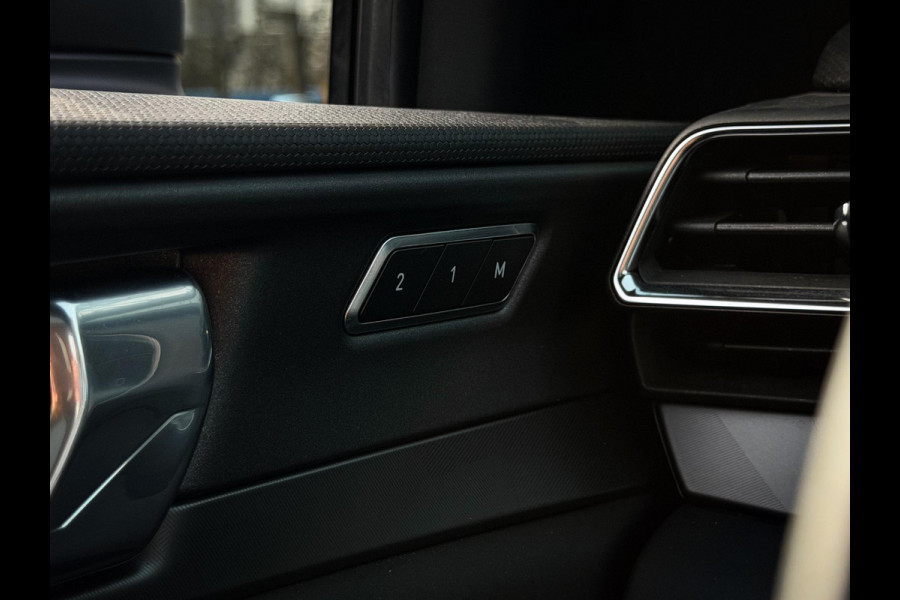 Lynk & Co 01 1.5 Orig NL|MY23|Zwarte hemel|Rolhoes|360 camera|Snelladen