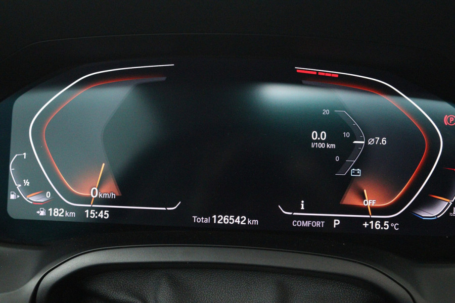 BMW 3 Serie Touring 318i High Executive Edition (PANORAMADAK, TREKHAAK, STOELVERWARMING, CAMERA, NAVIGATIE, PARKEERSENSOREN)