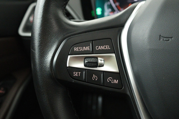 BMW 3 Serie Touring 318i High Executive Edition (PANORAMADAK, TREKHAAK, STOELVERWARMING, CAMERA, NAVIGATIE, PARKEERSENSOREN)