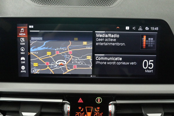 BMW 3 Serie Touring 318i High Executive Edition (PANORAMADAK, TREKHAAK, STOELVERWARMING, CAMERA, NAVIGATIE, PARKEERSENSOREN)