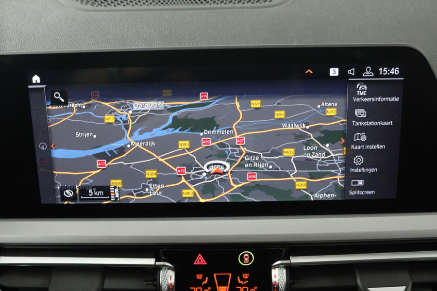 BMW 3 Serie Touring 318i High Executive Edition (PANORAMADAK, TREKHAAK, STOELVERWARMING, CAMERA, NAVIGATIE, PARKEERSENSOREN)