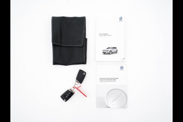 Volkswagen Tiguan Allspace 1.5 TSI R-Line Highline Business [ 7-Pers. ] Aut. *PANO | ARTVELOURS | FULL-LED | DIGI-COCKPIT | KEYLESS | ADAPTIVE-CRUISE | CAMERA | SHIFTPADDLES | CARPLAY | DAB+ | HEATED-COMFORTSEATS | NAVI-FULLMAP | PRIVACYGLASS | 19''ALU*