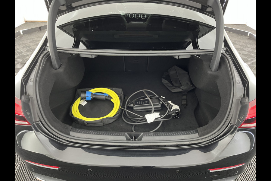 Mercedes-Benz A-Klasse 250 e AMG Limited Business Solution (Plug-In) (INCL-BTW) *PANO | LEATHER-MICROFIBRE | FULL-LED | AMBIENTLIGHT | HEATED-SPORTSEATS | WIDESCREEN-COCKPIT | DAB+ | NAVI-FULLMAP | CAMERA | PRIVACYGLASS | 18''ALU*