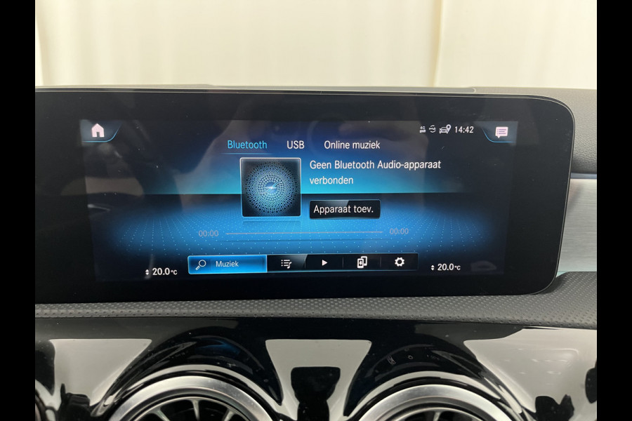 Mercedes-Benz A-Klasse 250 e AMG Limited Business Solution (Plug-In) (INCL-BTW) *PANO | LEATHER-MICROFIBRE | FULL-LED | AMBIENTLIGHT | HEATED-SPORTSEATS | WIDESCREEN-COCKPIT | DAB+ | NAVI-FULLMAP | CAMERA | PRIVACYGLASS | 18''ALU*