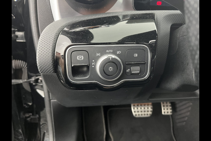 Mercedes-Benz A-Klasse 250 e AMG Limited Business Solution (Plug-In) (INCL-BTW) *PANO | LEATHER-MICROFIBRE | FULL-LED | AMBIENTLIGHT | HEATED-SPORTSEATS | WIDESCREEN-COCKPIT | DAB+ | NAVI-FULLMAP | CAMERA | PRIVACYGLASS | 18''ALU*